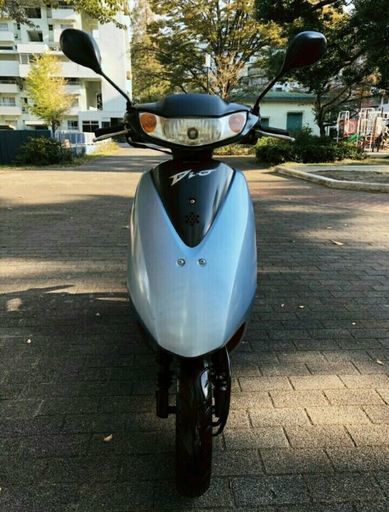 非常に良いエンジン。ホンダ。 Dio。 AF62。フロントブレーキパッドは新品です。バックブレーキパッドは新品です。フロントタイヤは新品です。バッテリーは新品です。エンジンオイルは新品です。空冷バイク。