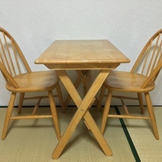 急募【折りたたみ可能】木のテーブル【椅子つき】
