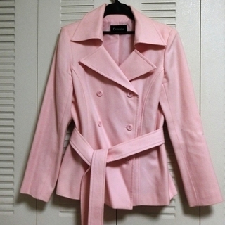 ピンクのダブルのコート風ジャケット
