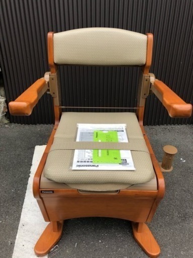 未使用品 パナソニック 介護用トイレ 座楽アウポット 肘掛跳ね上げ ソフト便座タイプ PN-L21401
