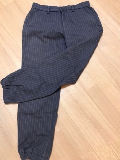 お値下げ Uniqloジョガーパンツ シルエットが綺麗なグレーストライプです タク 鷺沼の服 ファッションの中古 古着あげます 譲ります ジモティーで不用品の処分
