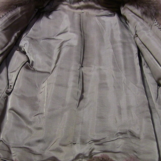 高級な毛皮コート　ブラウン