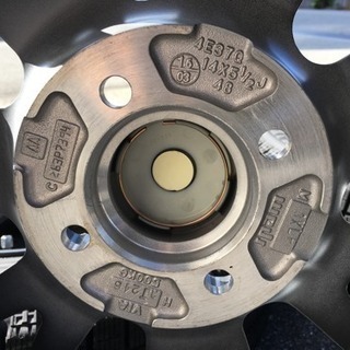 【美品】ホイール付きスタッドレスタイヤ BLIZZAK VRX 185/65R14