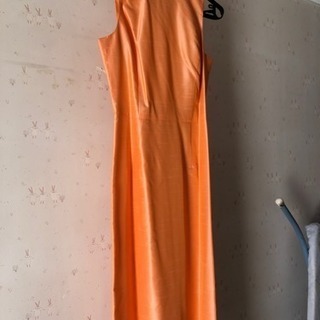オレンジ色 ロングドレス