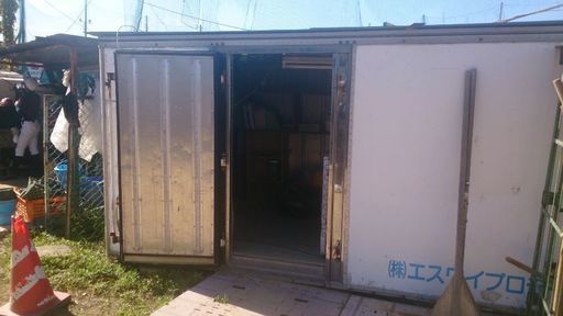 資材置場用のコンテナ譲ります。