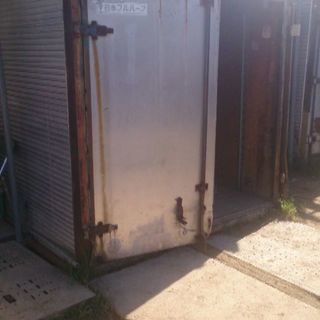 資材置場用のコンテナ譲ります。
