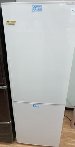 SHARP　２０１４年製　２７１L　2ドア冷蔵庫　（冷凍トレーヒビあり）