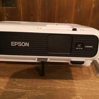 ☆ほぼ新品☆ プロジェクター EPSON EB-S04