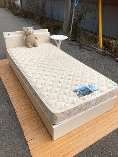 『テッド』FRANCEBED ピアノ調仕上げ収納付シングルベッド\u0026【展示品】サイドテーブルセット