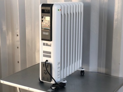 格安で！デロンギ オイルヒーター◇8枚フィン◇電気ヒーター◇暖房機器◇370912SD