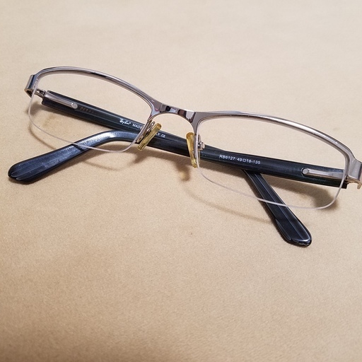 銀縁 メガネ 肌色 顔型の タイプ別 似合う眼鏡のフレーム色診断 メガネスタイルマガジンomg Press