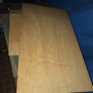 木材 薄いベニア板　大きいものから小さいものまで