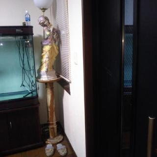 重量50kg天然大理石付きイタリア製ランプ陶器人形