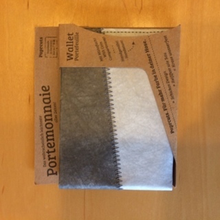 タイベック素材のドイツ製財布（新品）