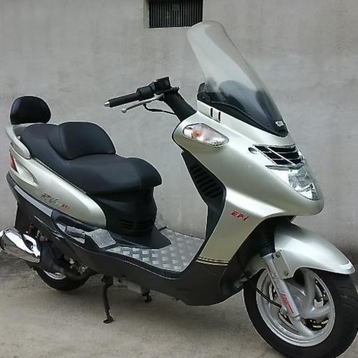 SYMのRV125EFI　大きいです