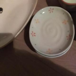 無料です。可愛いい  食器  沢山です。