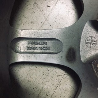 スタッドレスタイヤ17インチ（215-55-R17）