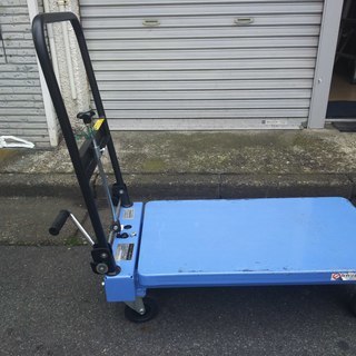 油圧リフト台車 重いものの上げ下げに便利 ハンドルは折り畳み式