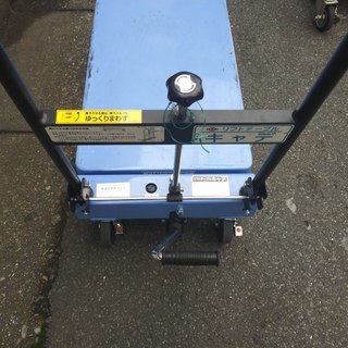 油圧リフト台車 重いものの上げ下げに便利 ハンドルは折り畳み式