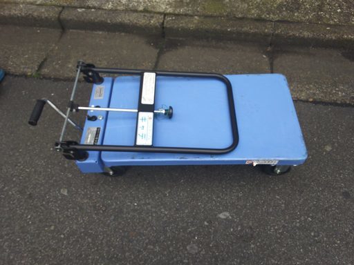 油圧リフト台車 重いものの上げ下げに便利 ハンドルは折り畳み式