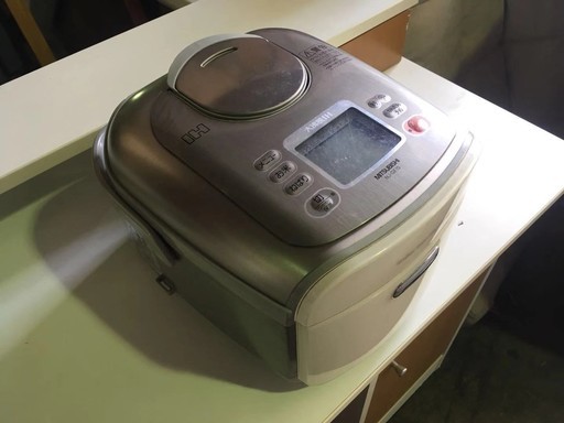 2005年製 定価19000円 三菱電機 MITSUBISHI ELECTRIC NJ-GE10-W IH炊飯器