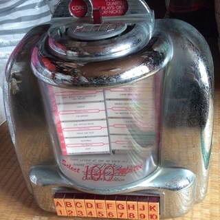 古いジュークボックス型ラジオ