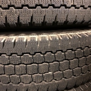 2トントラックスタットレスタイヤ