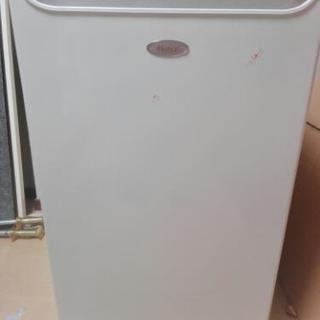 【単身、学生さんオススメ】2011年製　小型冷蔵庫お譲りします