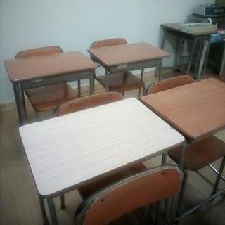 学校でよく使っている机と椅子。机10個と椅子19個。現状渡しです。