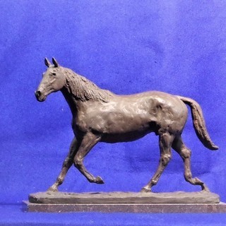 ブロンズ彫像の馬　在銘 