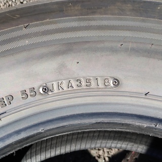 10月に新車から外した　ハイエース用　タイヤ　
