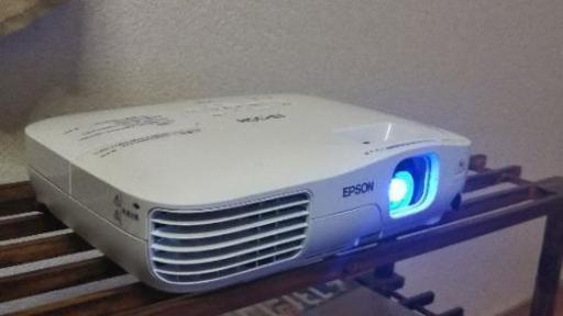 液晶プロジェクター EB-X8 2500ルーメン。ランプ200時間弱