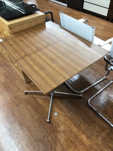ビーカンパニーのカフェテーブル コンパクトサイズ