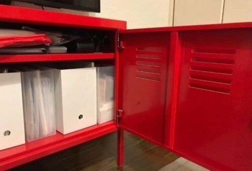 Ikea Ps キャビネット 赤 レッド 鍵付き Avラック よねくら 三軒茶屋の収納家具 テレビ台 の中古あげます 譲ります ジモティーで不用品の処分