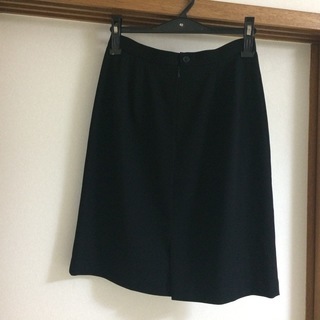 シンプルな黒いスカート
