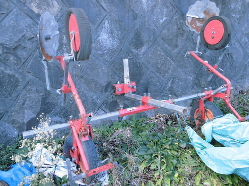 平畝専用マルチビニール貼り機