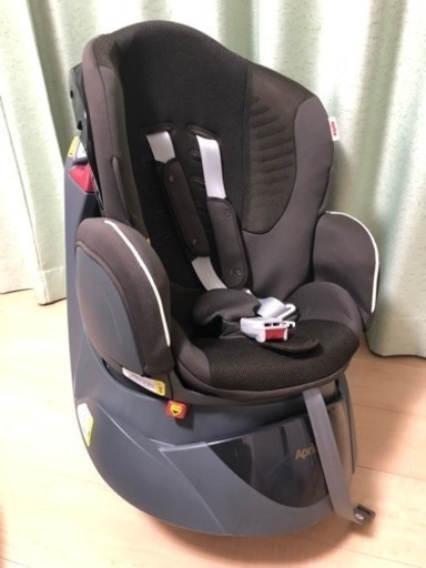 新生児から４歳まで利用可！最上級モデル！アップリカのチャイルドシート