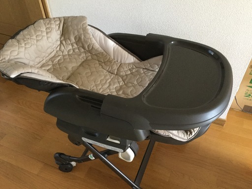 美品 コンビの電動ゆりかご