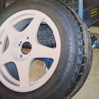 受け渡し完了【取引中】スタッドレスタイヤ★７割山あり★アルミホイール付き                            