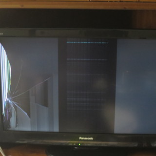 Panasonic TH-L32R2 HD内臓テレビ 画面にヒビ