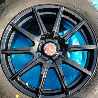 2017年製 215/60R17 スタッドレスタイヤ グッドイヤー アイスナビ6  