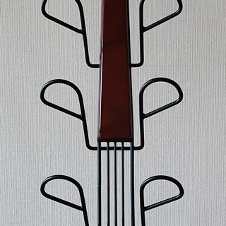 ４０００円　スリッパラック（スリッパ立て）　バイオリンの形をモチ...
