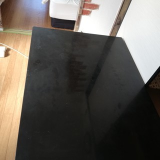 大きな黒いローテーブル