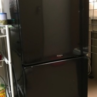 2009年製 黒の冷蔵庫  (レンジとセットでお取引中)