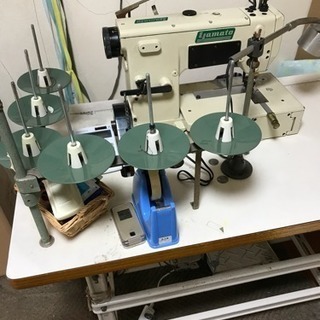 職業ミシン　扁平３本針　１００Ｖです。