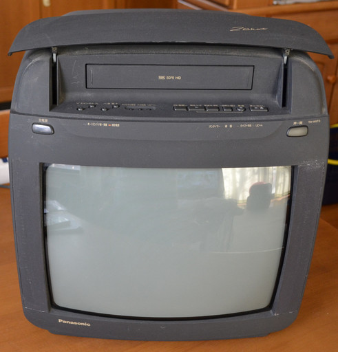 VHSビデオテープが再生可能なテレビ一体型テレビデオ(PanasonicTH