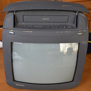 VHSビデオテープが再生可能なテレビ一体型テレビデオ（Panas...