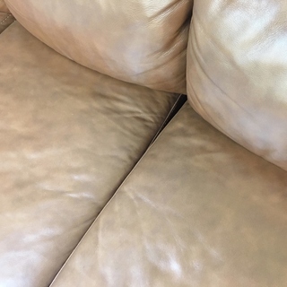 UNICOの3人掛けソファーが入荷致しました！