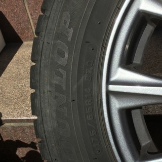 スタットレスタイヤ（175/65R14）