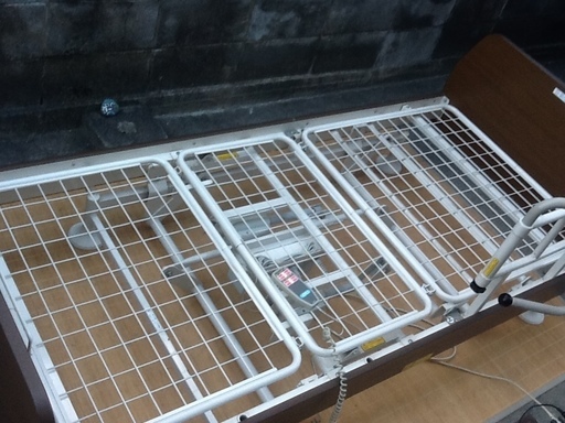 【介護ベッド】ケプロ、シーホネンスの介護ベッドで2モーター、手すり付　必要な方はどうぞ　500円配達と500円組立設置あり